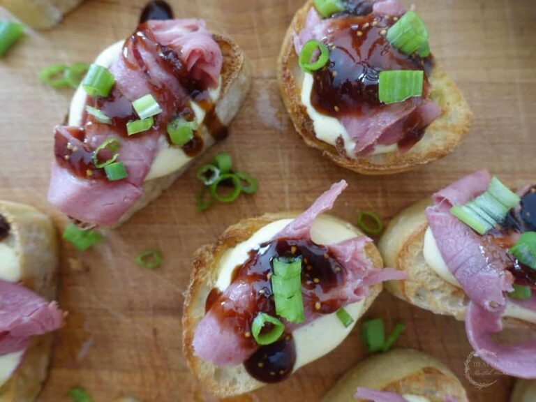 Beef Crostini with Horseradish Aioli