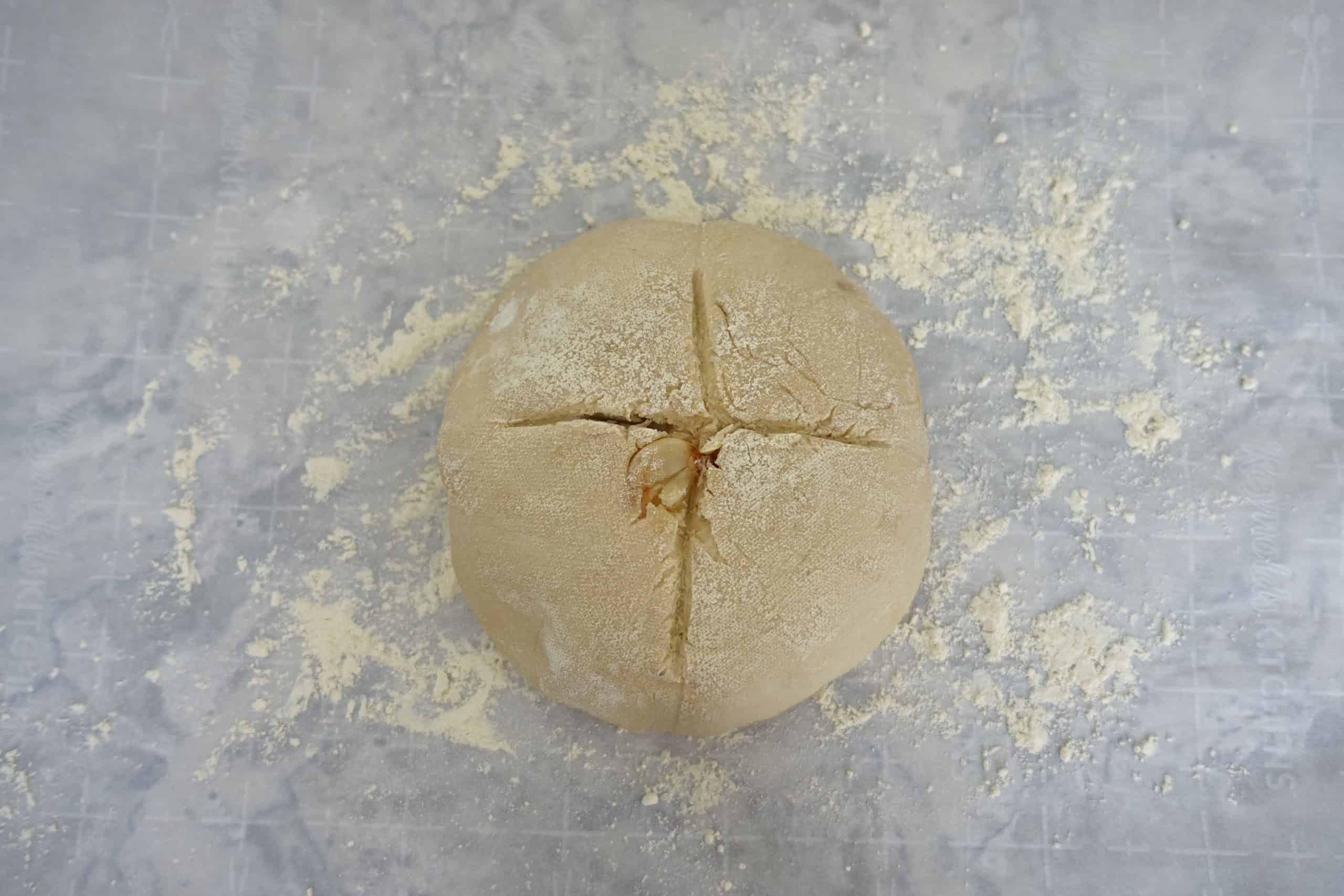 sourdough scoring with cross scoring pattern