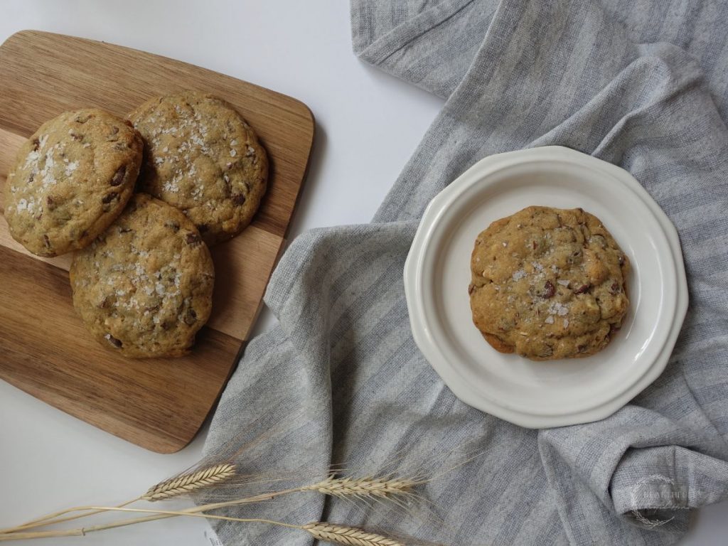 cookies without brown sugar with flakey sea salt on top
