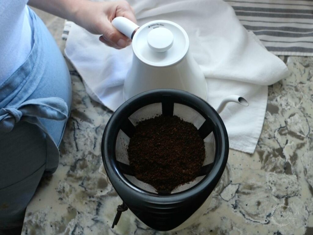 first pour hand drip coffee using chemex and gooseneck kettle