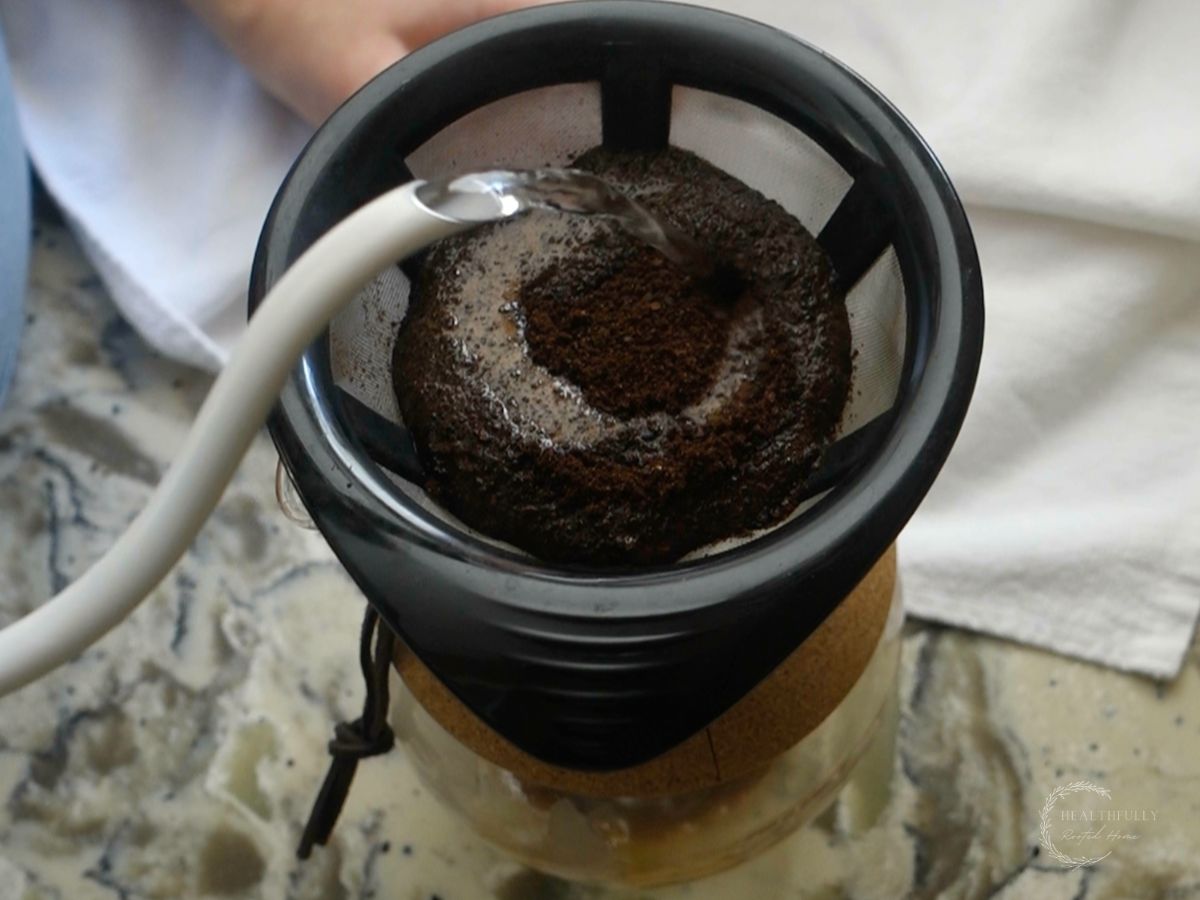 first pour process hand drip coffee using chemex